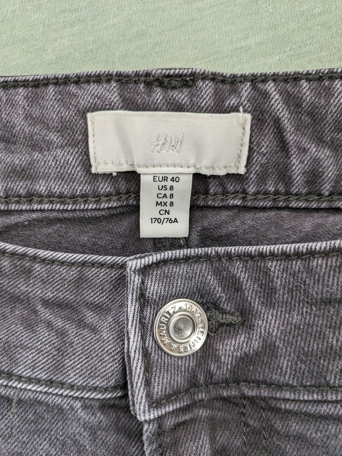 H&M black grey wide leg cropped jeans with frayed hem and high waist design.