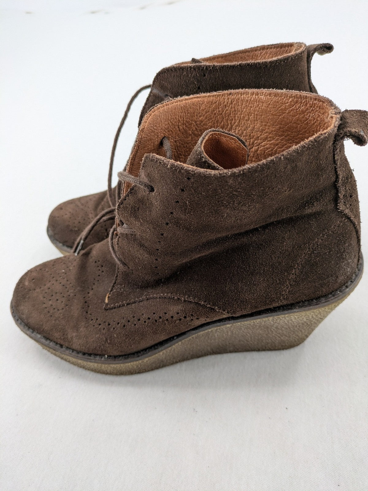 Marc O'Polo brown suede ankle boots with wedge heel and classic lacing.