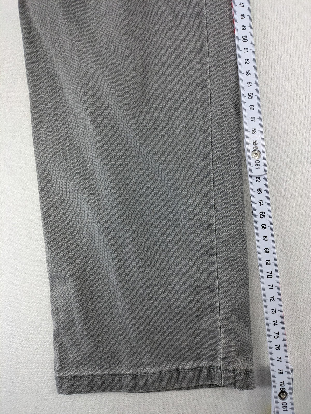 MMX grey chino pants with patterned interior lining and contrasting waistband, made from organic cotton.