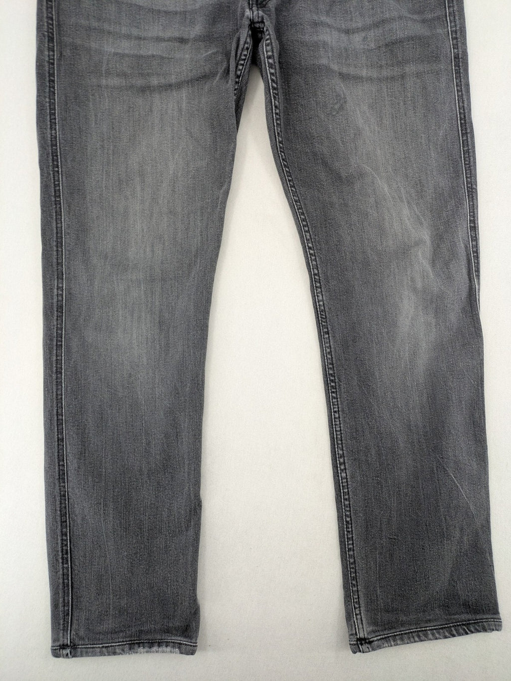 Replay grey straight jeans faded wash five-pocket style with logo on pocket.