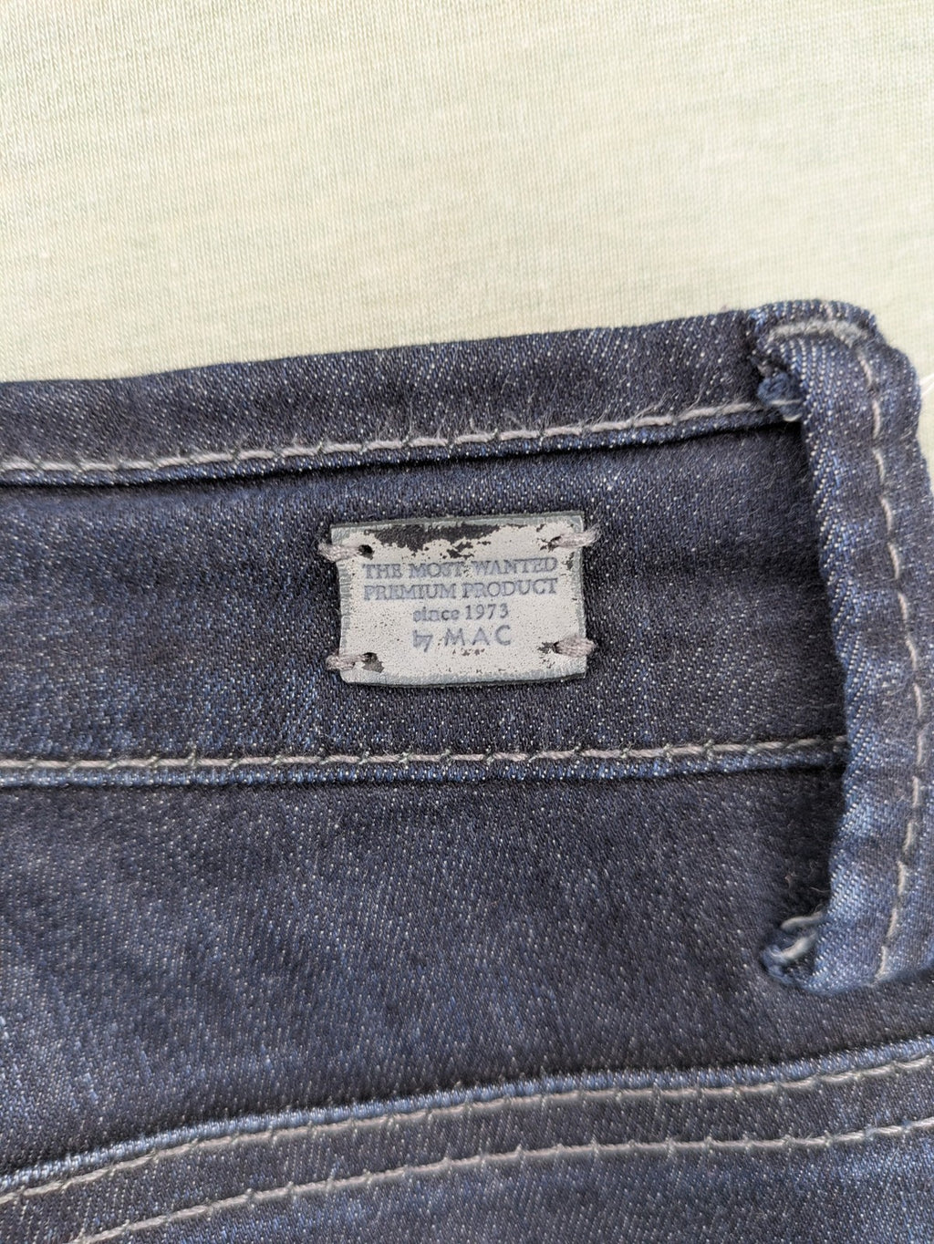 Mac Jeans blue straight jeans dark wash with subtle fading and stretch denim material.