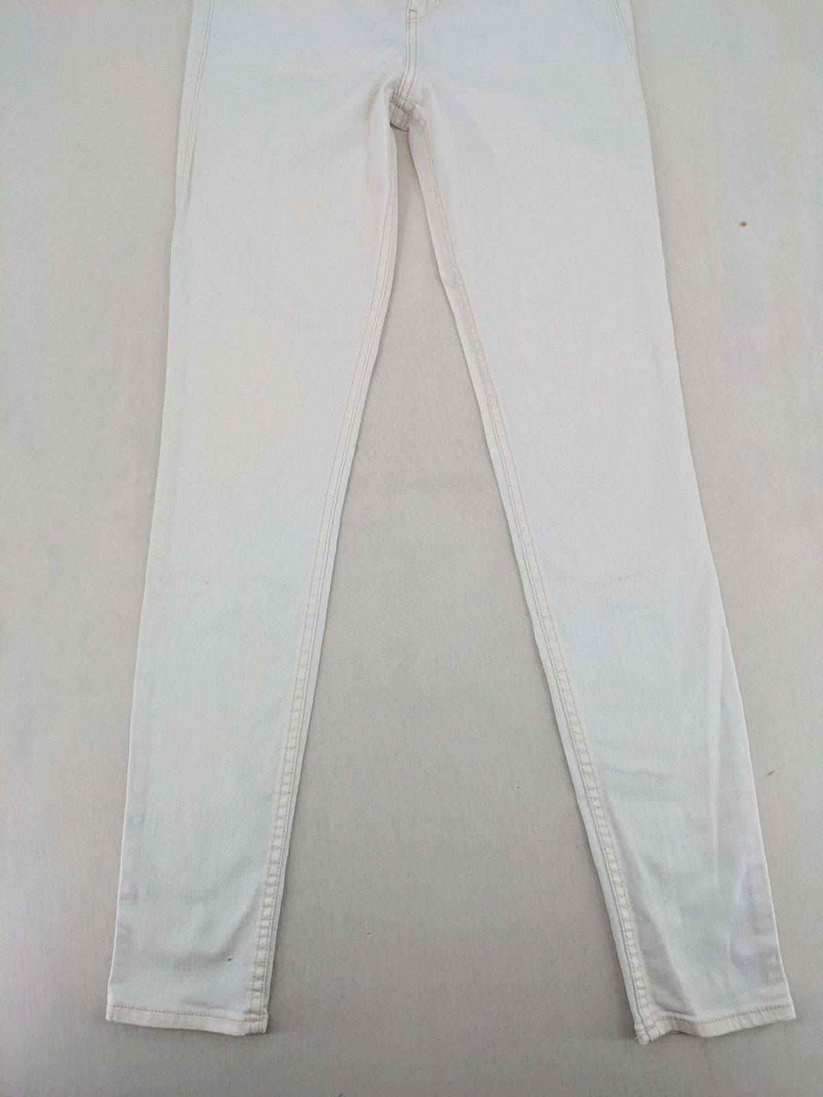 Hollister white super skinny high rise jeans with classic 5-pocket design and zipper closure.