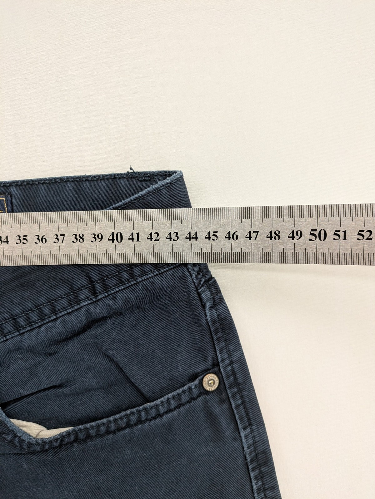 Jack & Jones Originals blue straight jeans, classic 5-pocket design, high-quality denim.