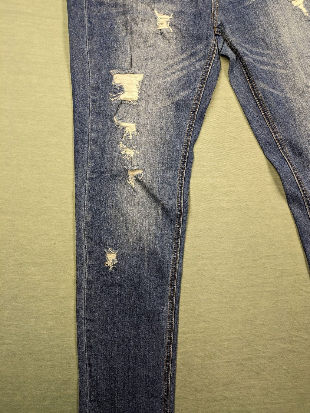 Peg blue ripped straight jeans with distressed details and comfortable stretch material.