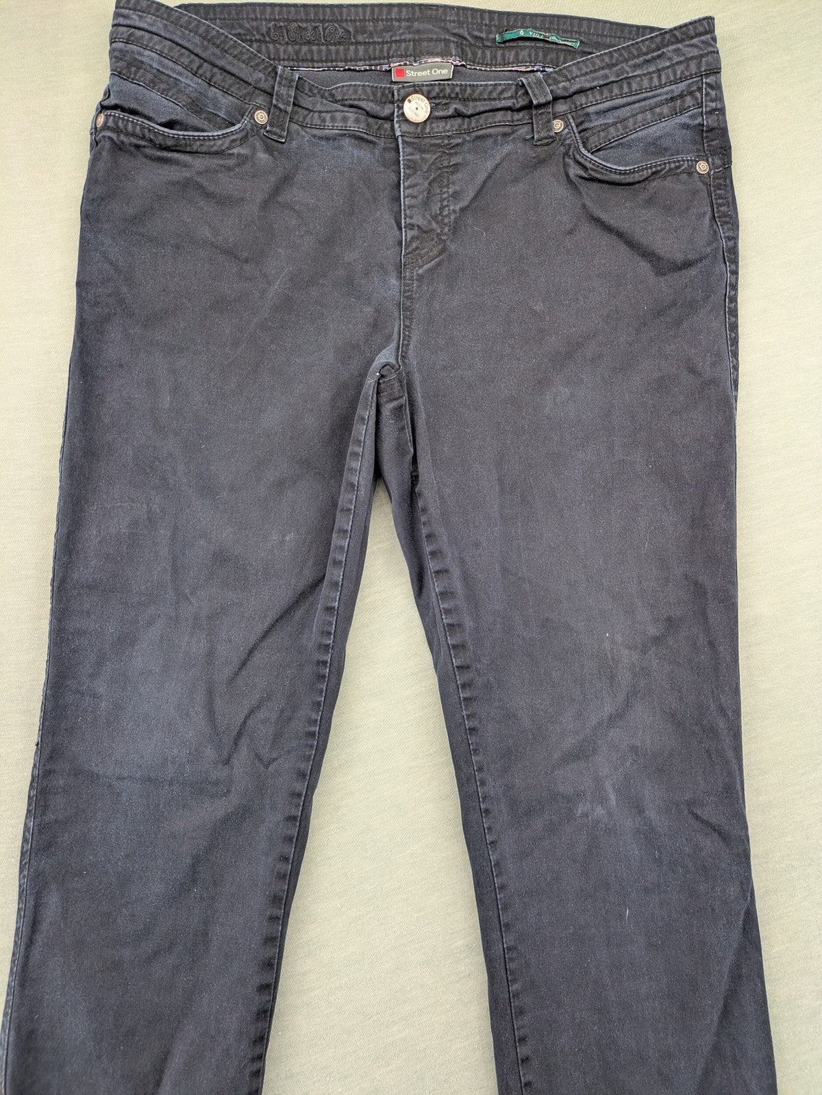 Street One grey slim fit pants with classic 5-pocket style and mid-rise waist.