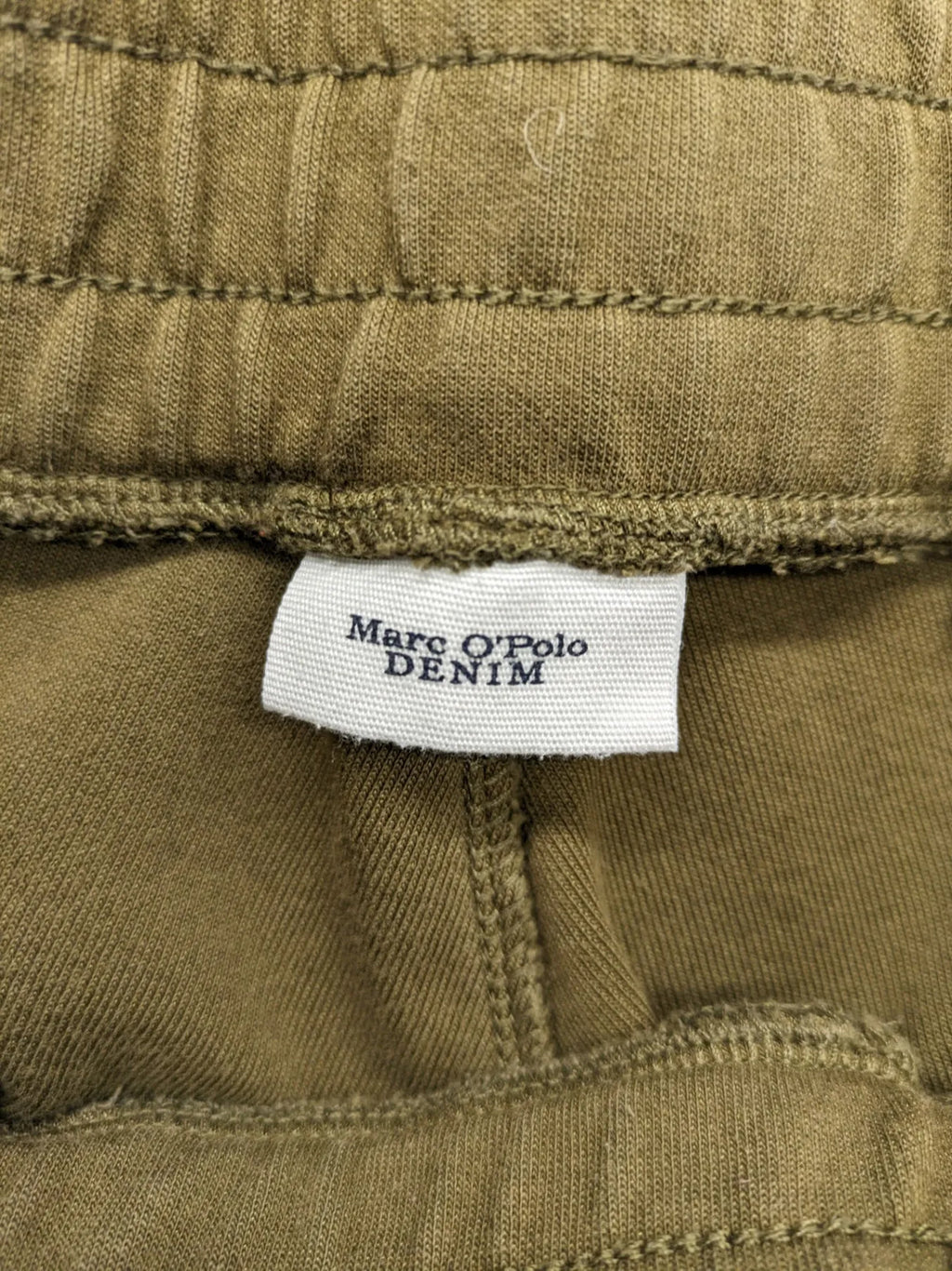 Marc O'Polo khaki joggers with elastic waistband and stylish front seams.