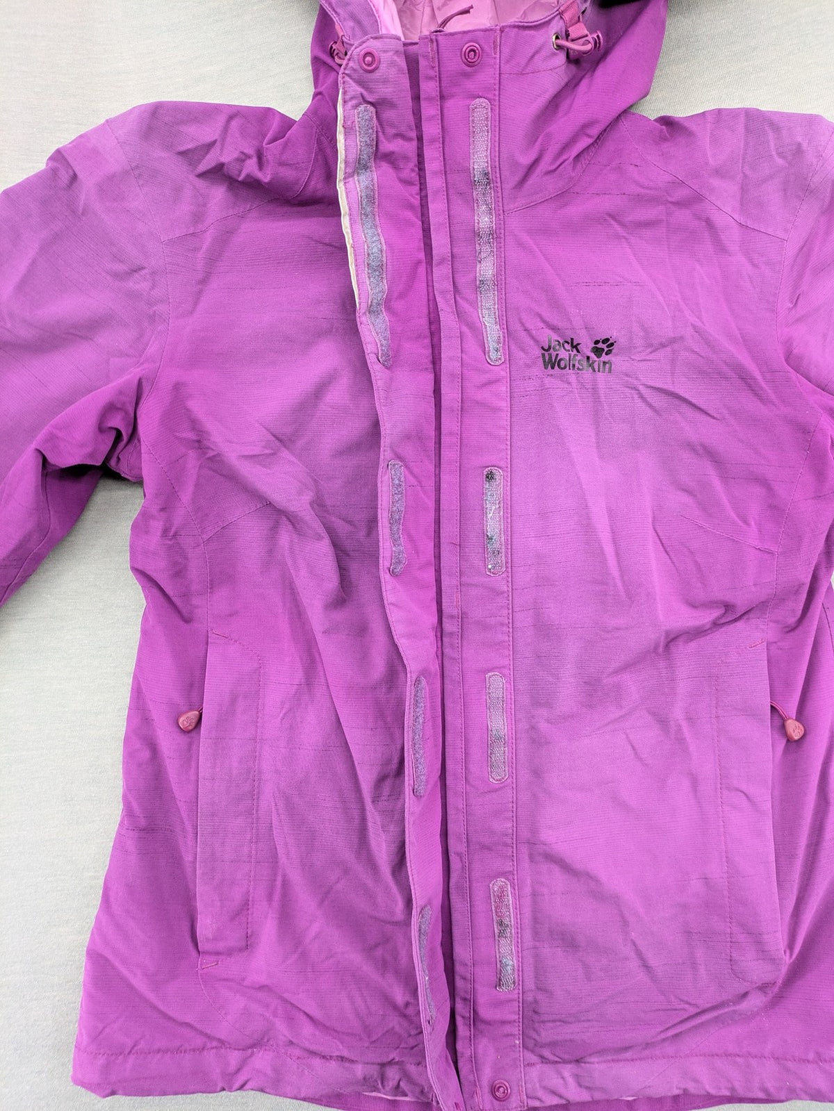 Jack Wolfskin pink purple outdoor jacket with hood, Texapore technology, Microguard insulation.
