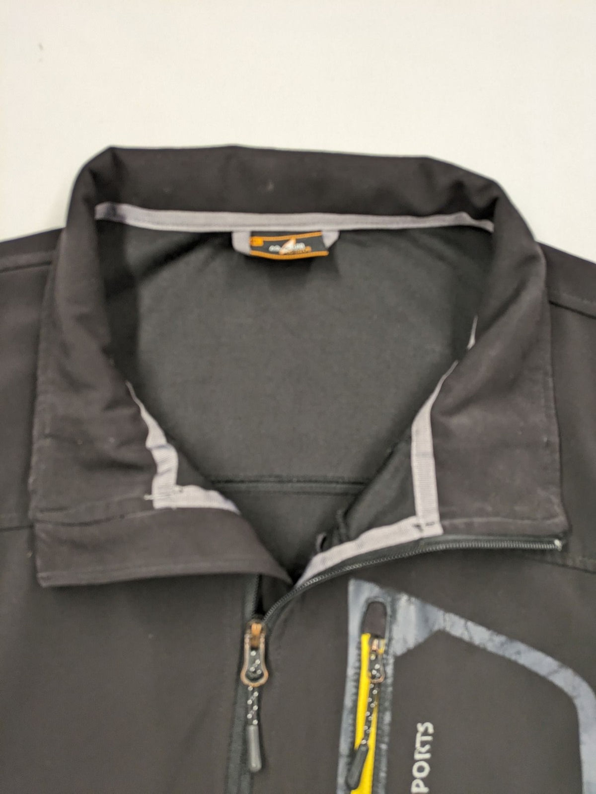 Maui Sports grey softshell jacket XL with contrasting yellow zipper and multiple pockets.