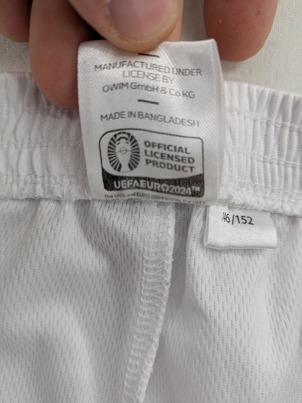 UEFA EURO 2024 white shorts with Germany crest and logo, elastic waistband, breathable material.