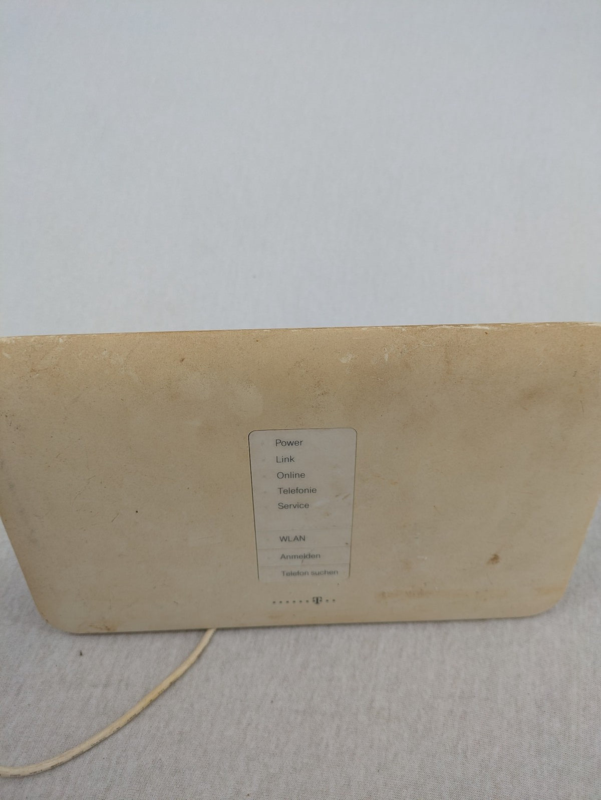 Deutsche Telekom beige wireless router with multiple LAN and VoIP ports.