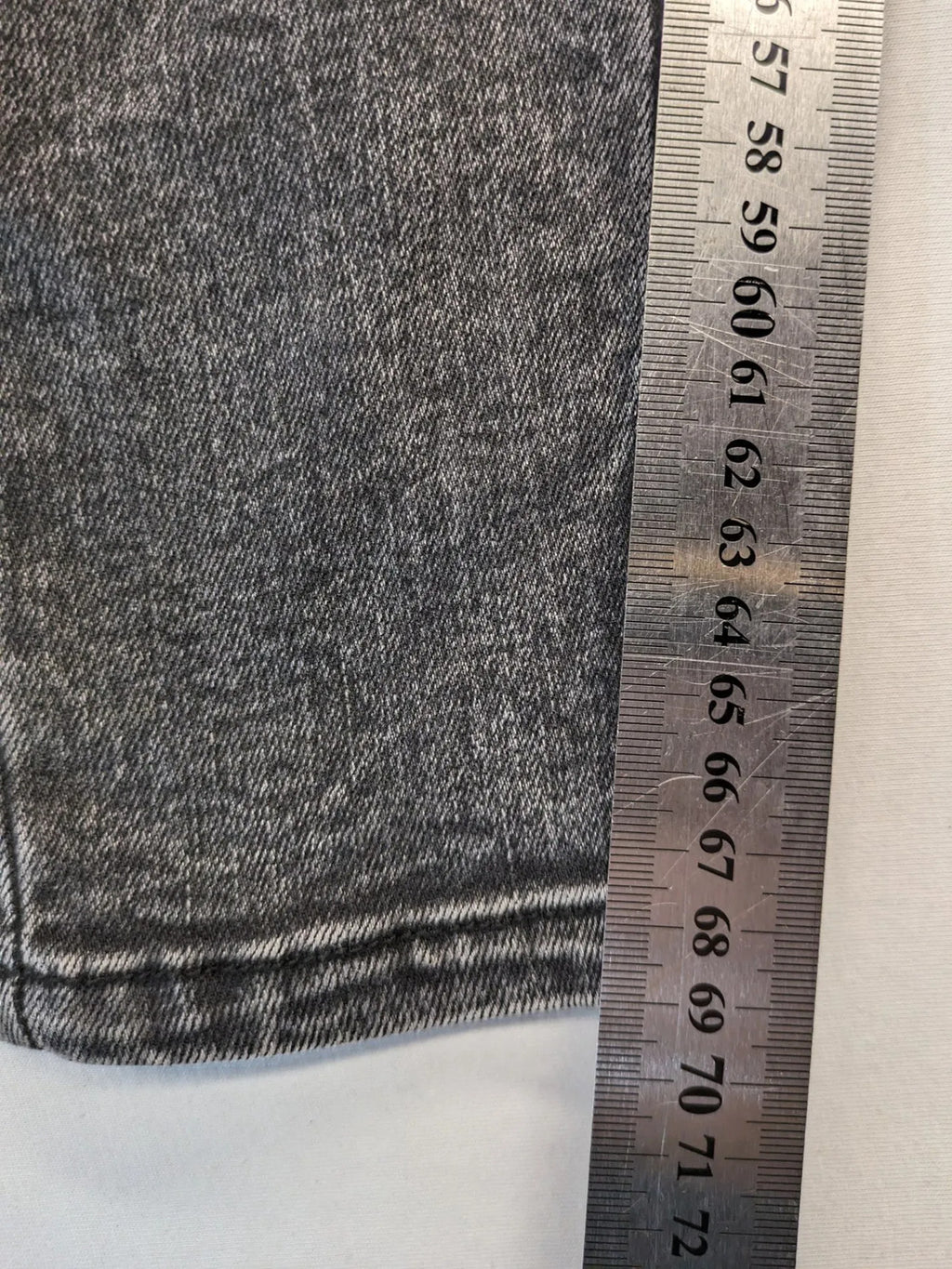 Bershka grey-black skinny jeans high waist acid wash with classic 5-pocket design.