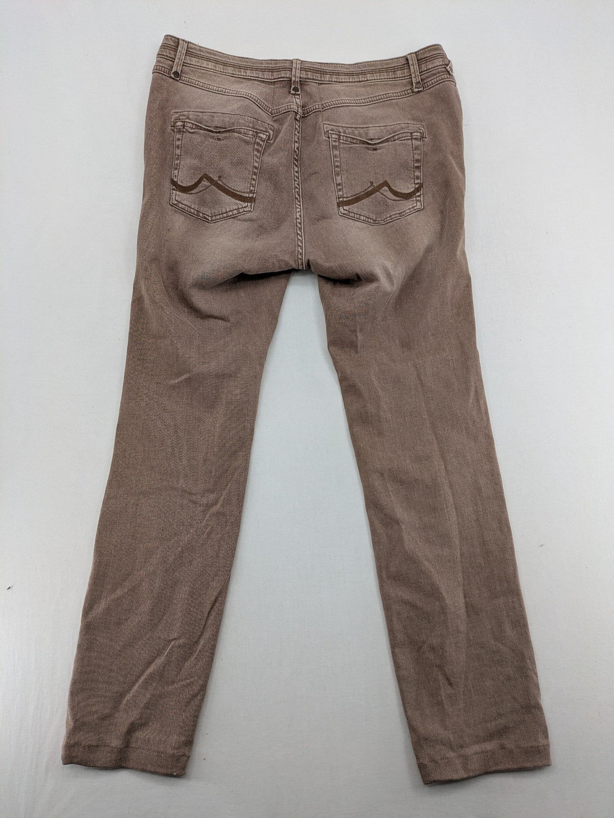 Comma brown straight leg jeans with classic five-pocket design and subtle logo embroidery.
