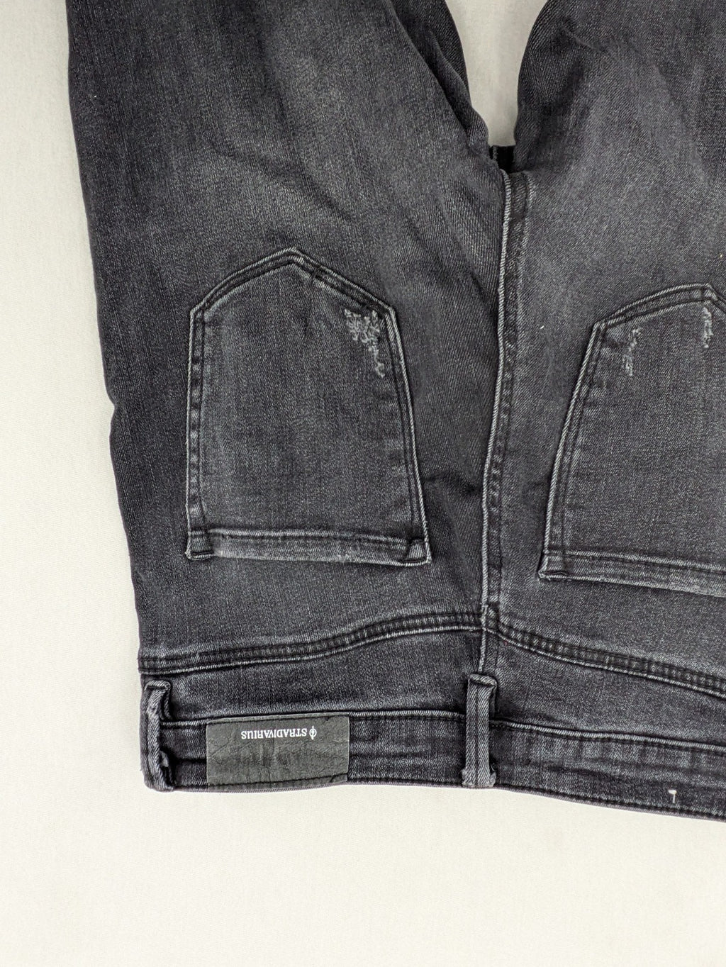 Stradivarius grey skinny jeans super high waist distressed with classic five-pocket design.