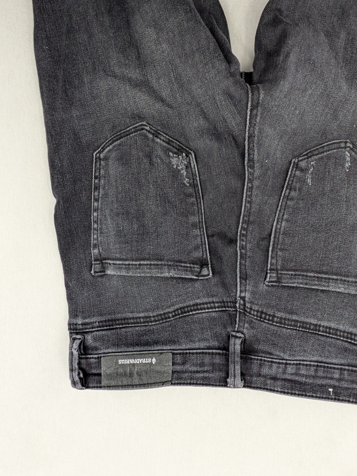 Stradivarius grey skinny jeans super high waist distressed with classic five-pocket design.