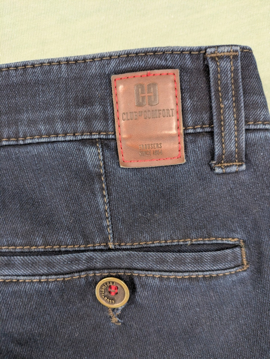 Club of Comfort pink straight jeans 5-pocket design with stretch cotton material.