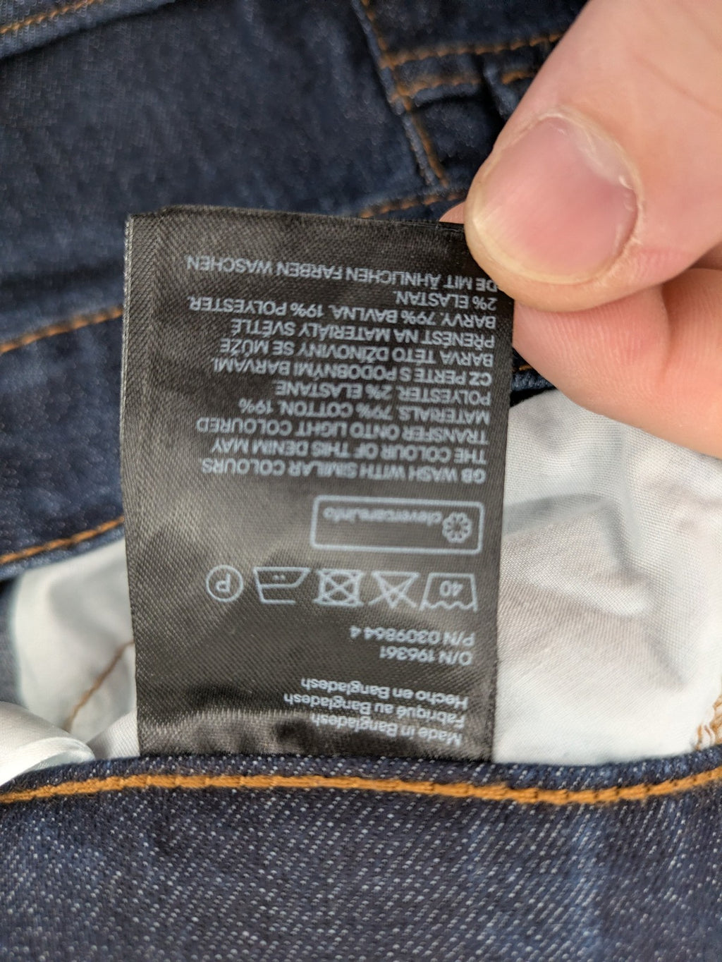 H&M blue skinny fit jeans with classic 5-pocket style and button closure.