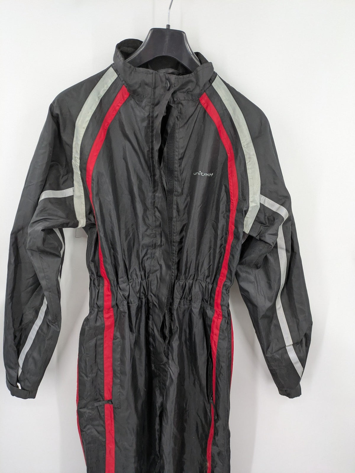 Unitech black rain suit with red reflective stripes and full zipper, size M.