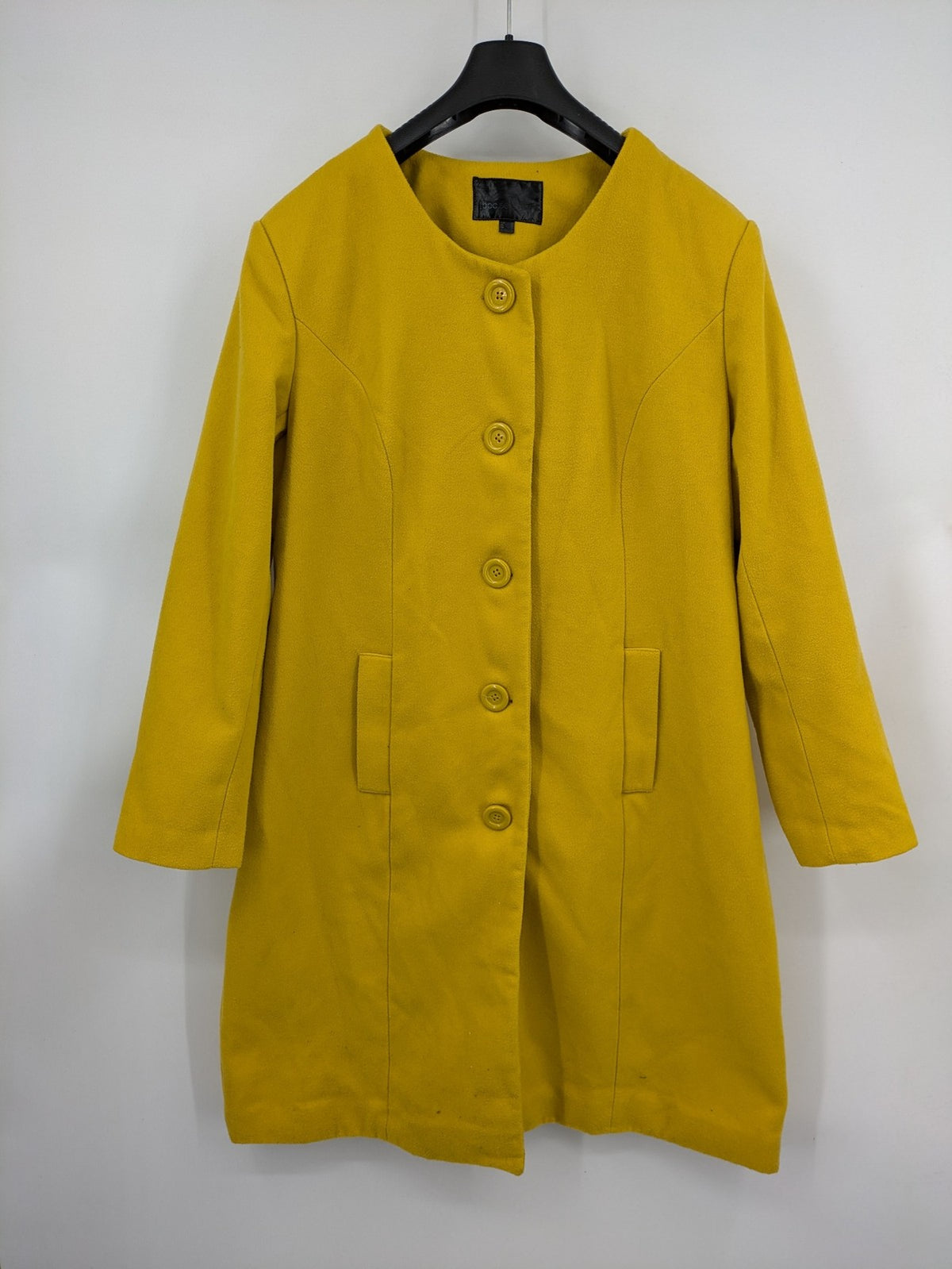 Bpc Selection yellow jacket kragenlos design with button placket and front pockets.