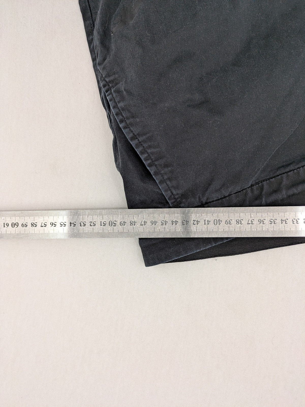 4F black cargo pants with reinforced knees, made from cotton-stretch material.