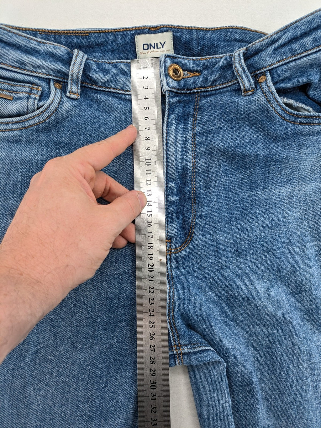 ONLY blue skinny jeans high waist with classic 5-pocket design and zip fly.