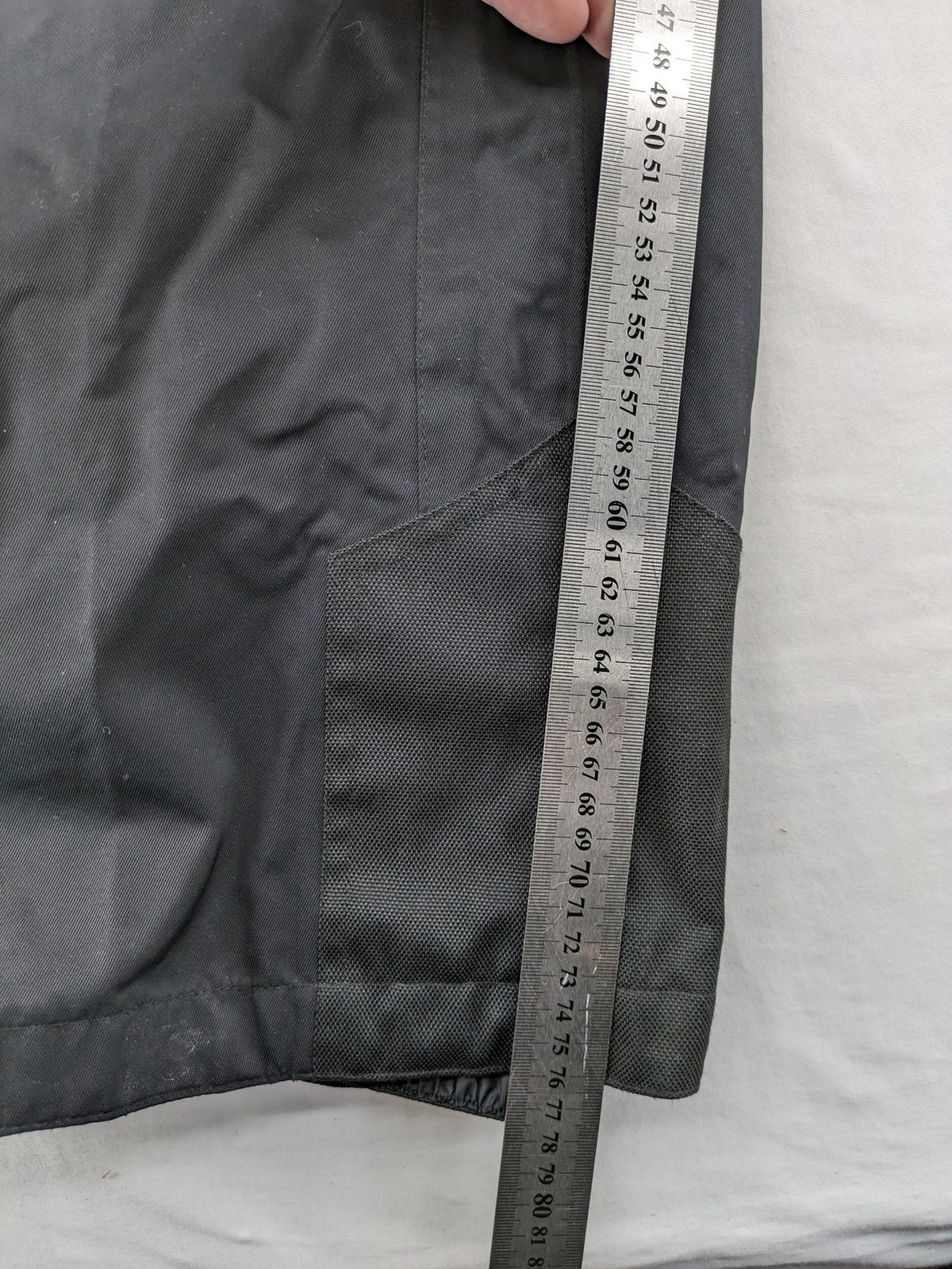 COOLE black ski pants with Thinsulate insulation and versatile unisex design.