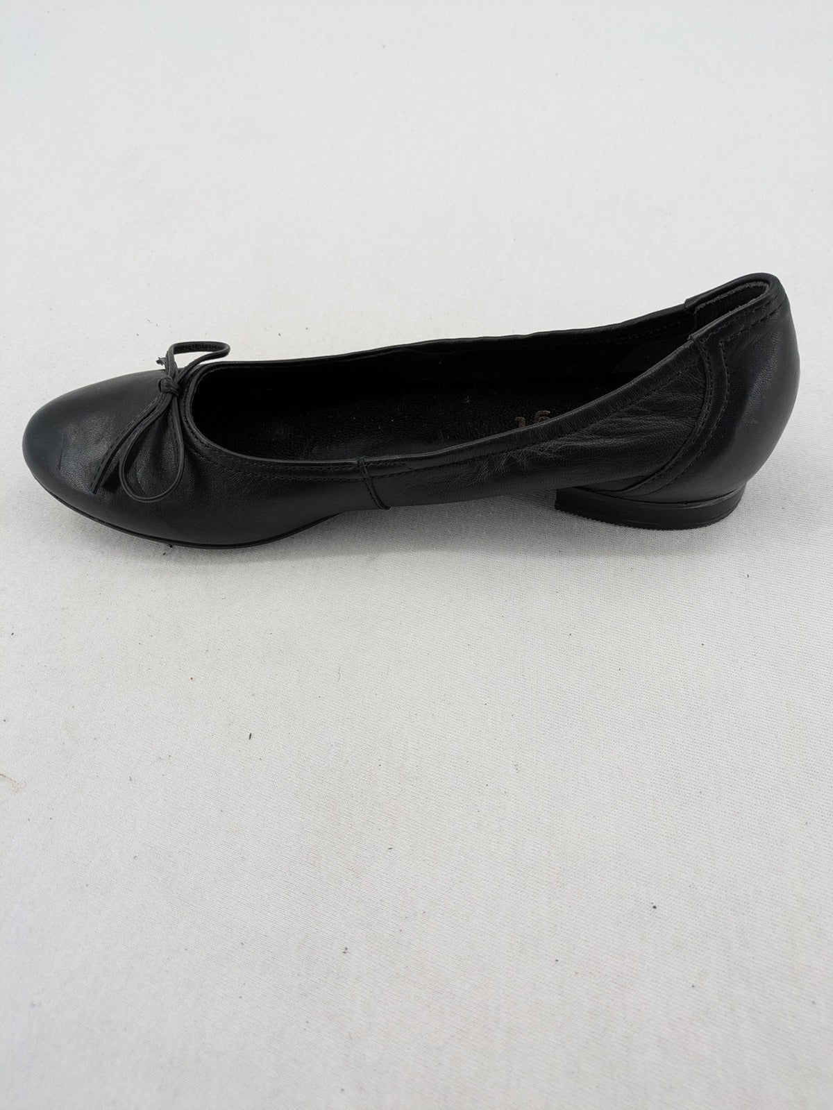 Högl black ballerinas smooth leather with decorative bow and rounded toe design.