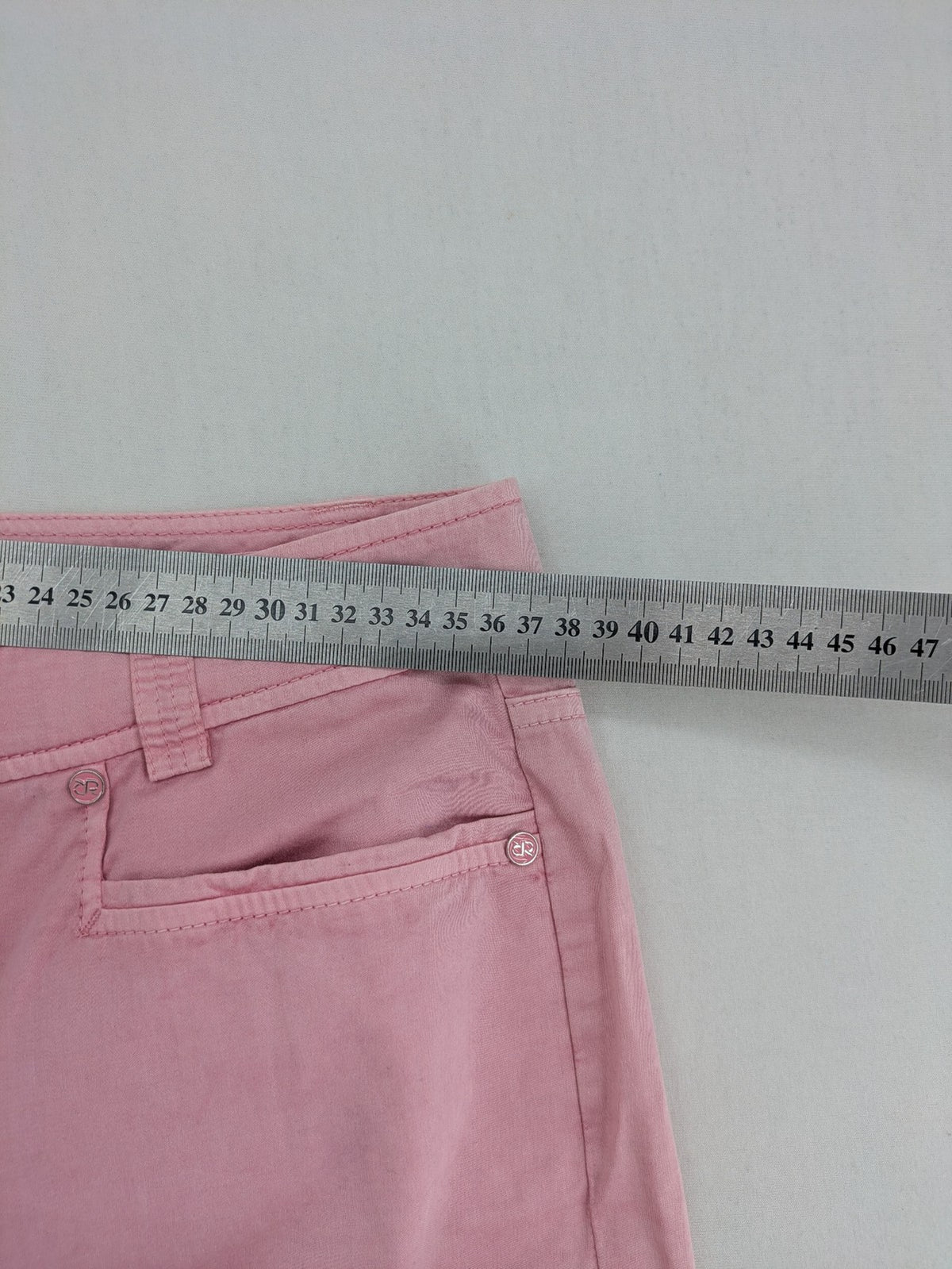 Raffaello Rossi pink pants 7/8 length with classic zip fly and soft stretch cotton.