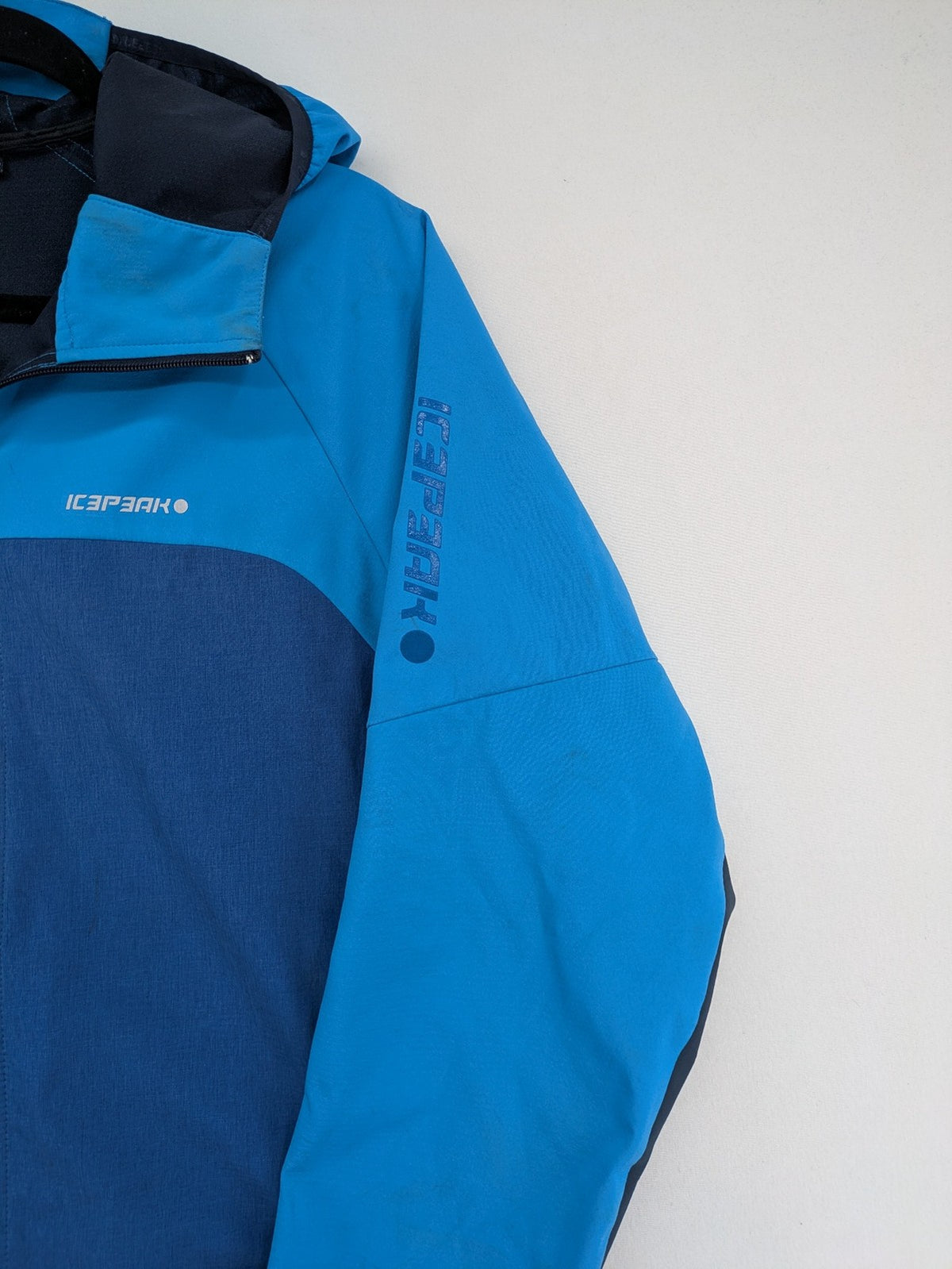 Icepeak blue softshell jacket colorblock design with zip pockets and logo details.
