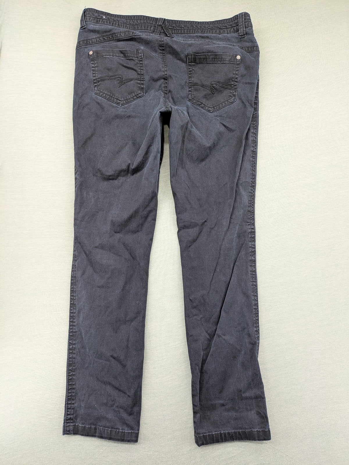Street One grey slim fit pants with classic 5-pocket style and mid-rise waist.