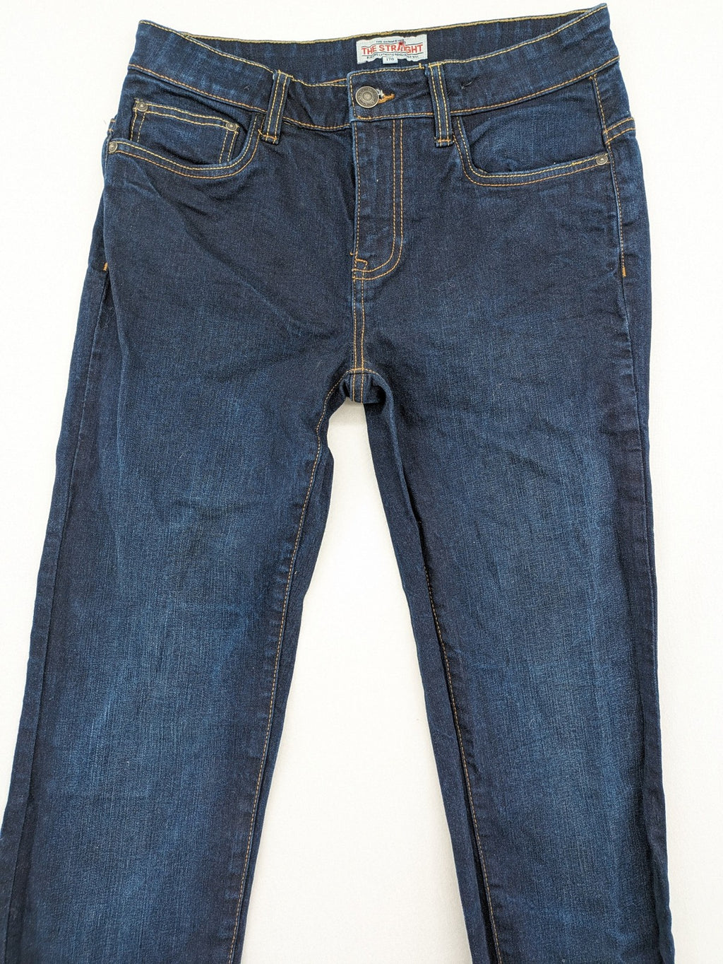 The Straight blue straight leg jeans with contrast stitching and 5-pocket design.