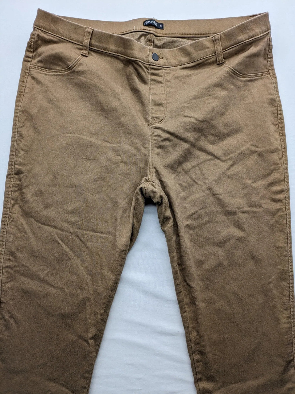 Laura Torelli khaki jeggings slim fit with elastic waistband and functional back pockets.