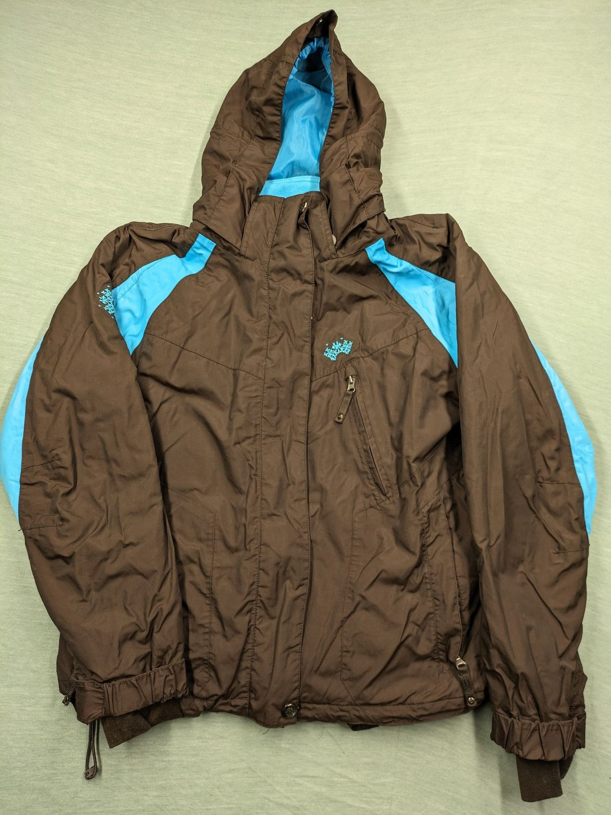 Thinsulate black and blue ski jumpsuit with hood and zippered pockets.