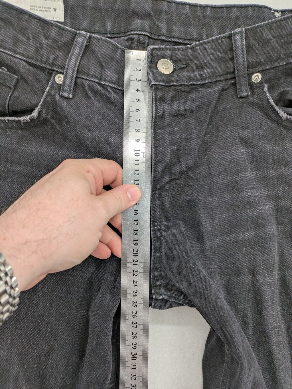Zara grey straight jeans 5-pocket style with classic button closure and cotton blend material.