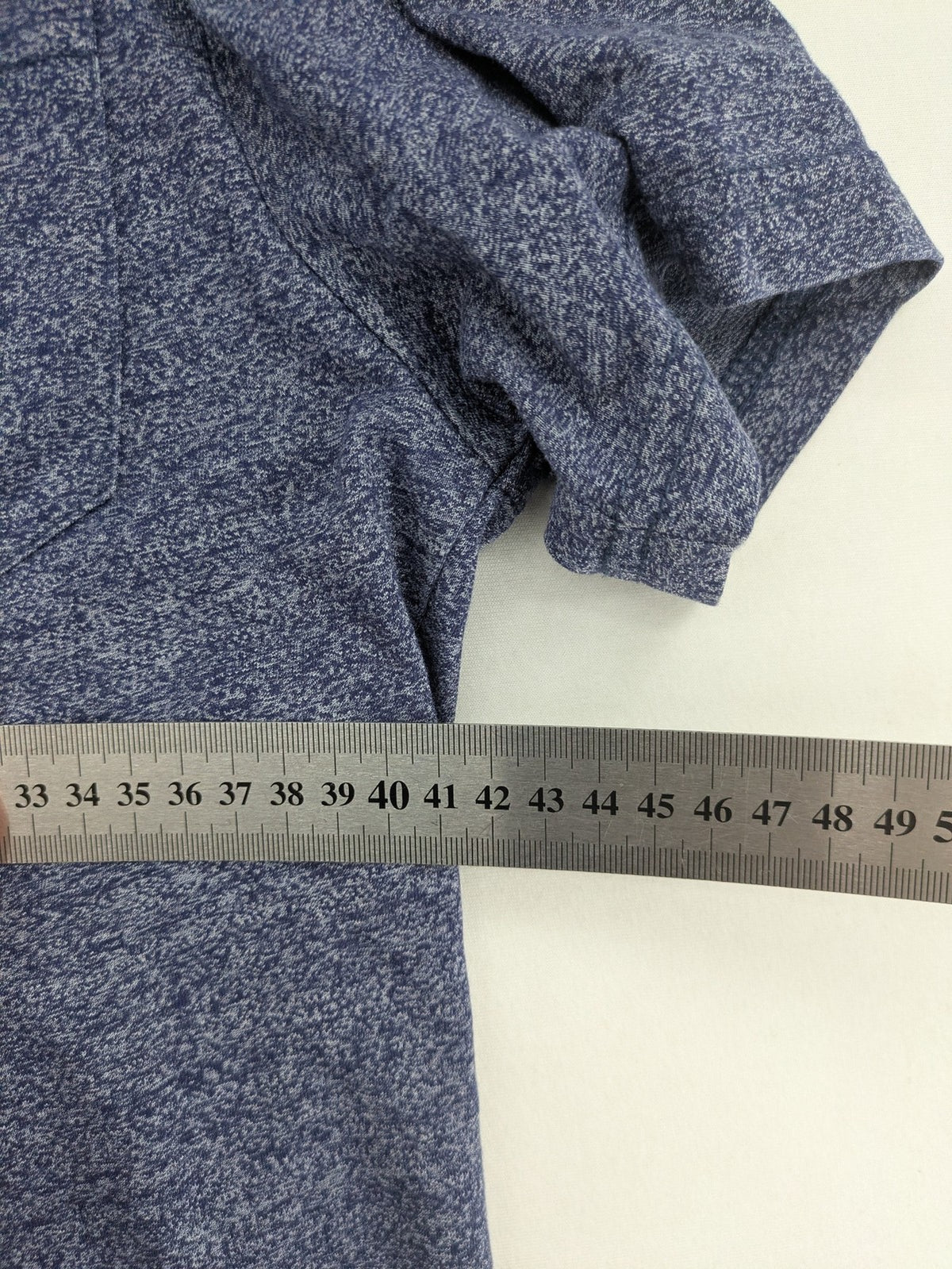 G-Star Raw blue melange t-shirt with round neck and logo chest pocket.