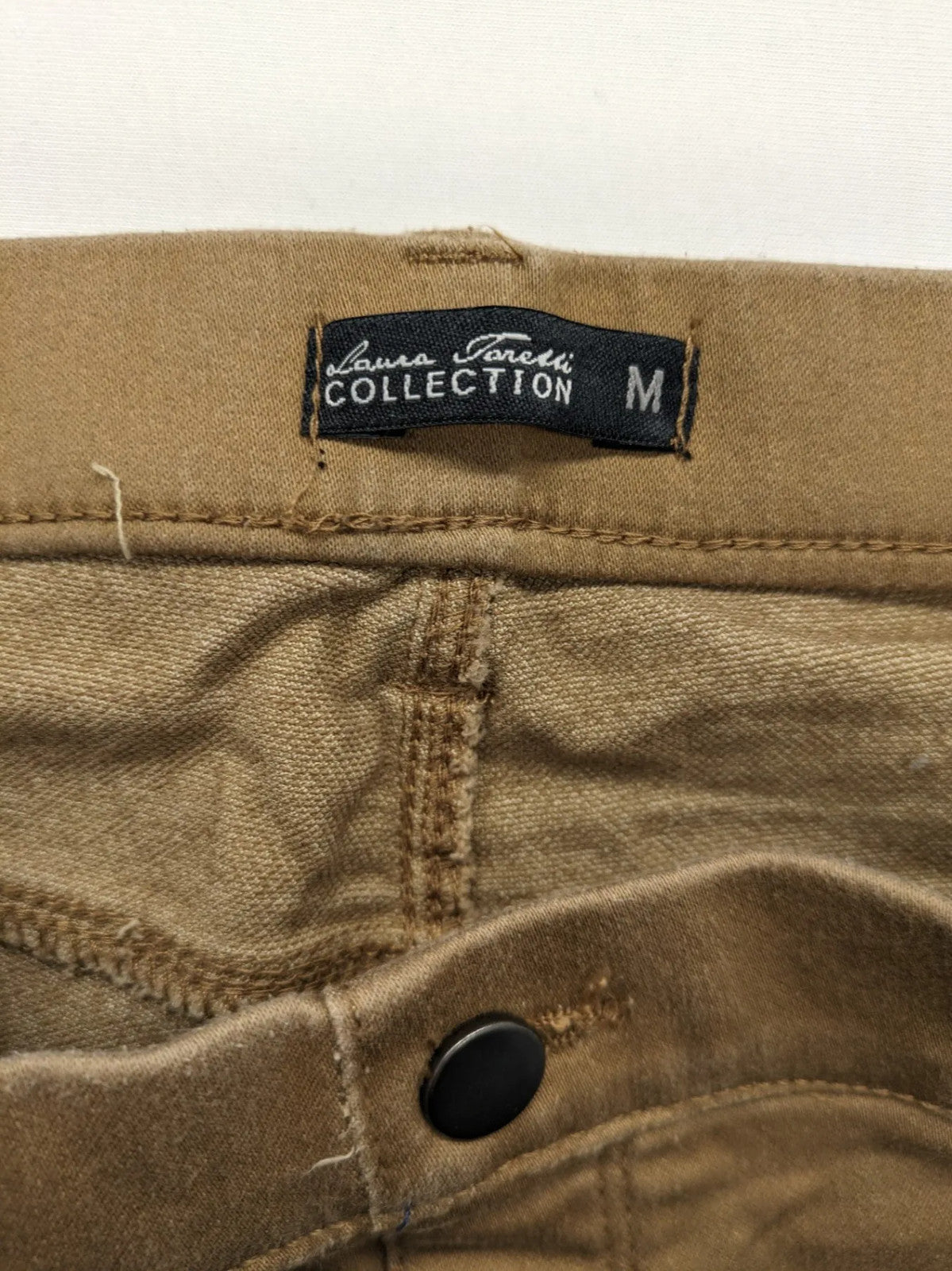 Laura Torelli khaki jeggings slim fit with elastic waistband and functional back pockets.