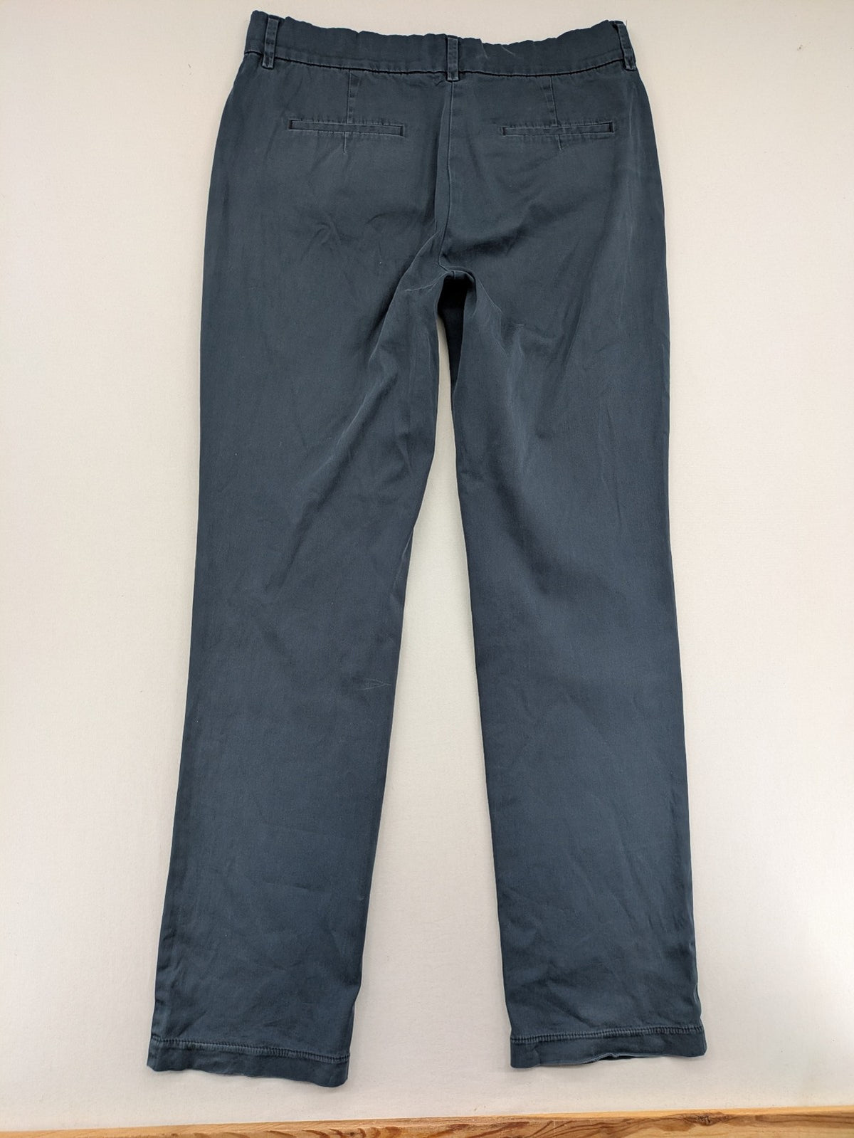 BRAX pink chino pants classic straight leg design with button closure and 4-pocket style.