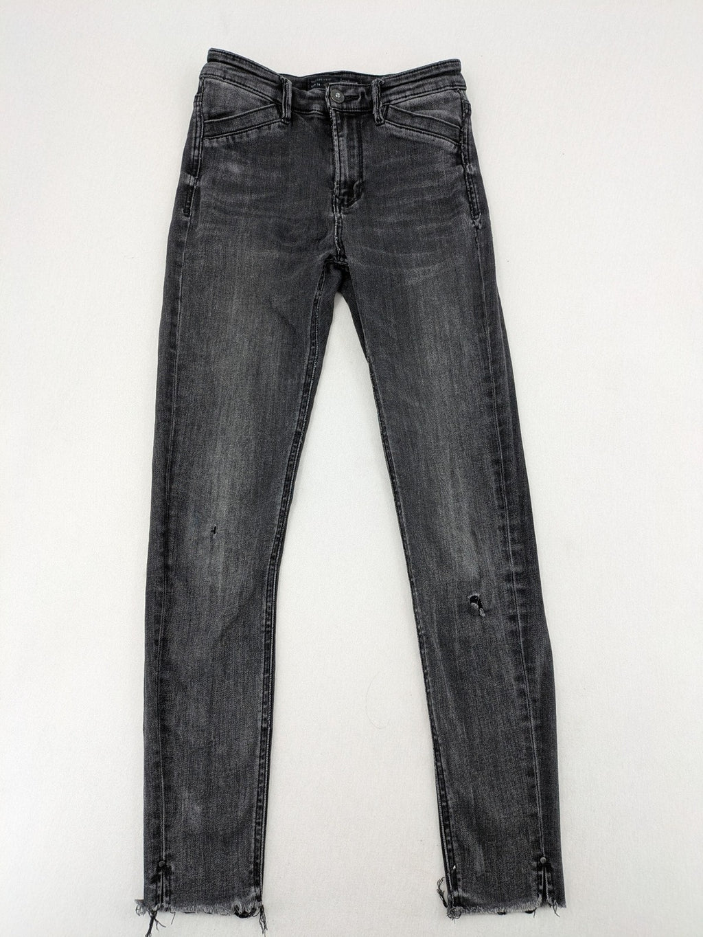 Stradivarius grey skinny jeans with distressed finish and ankle zippers, five-pocket style.
