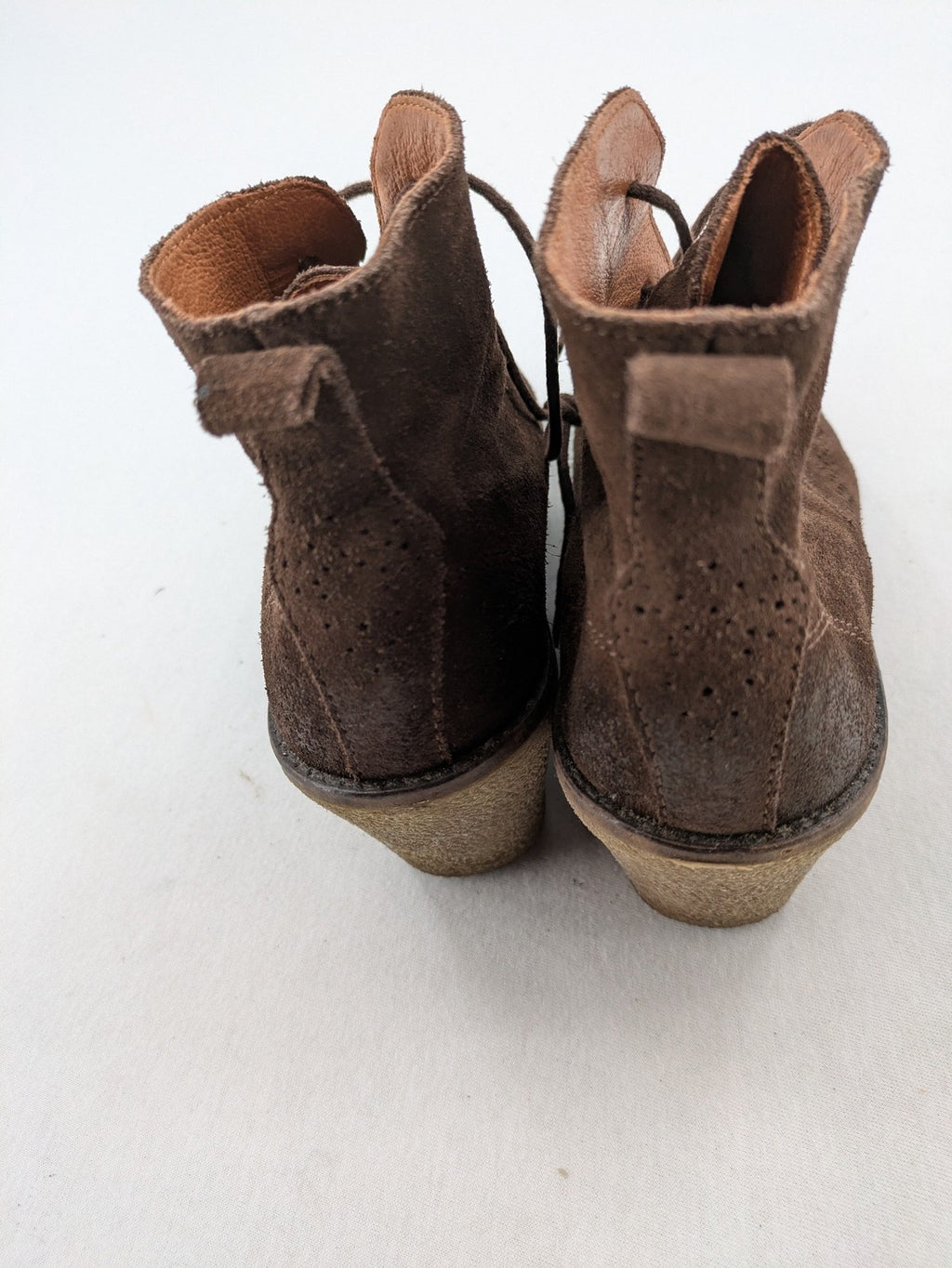Marc O'Polo brown suede ankle boots with wedge heel and classic lacing.
