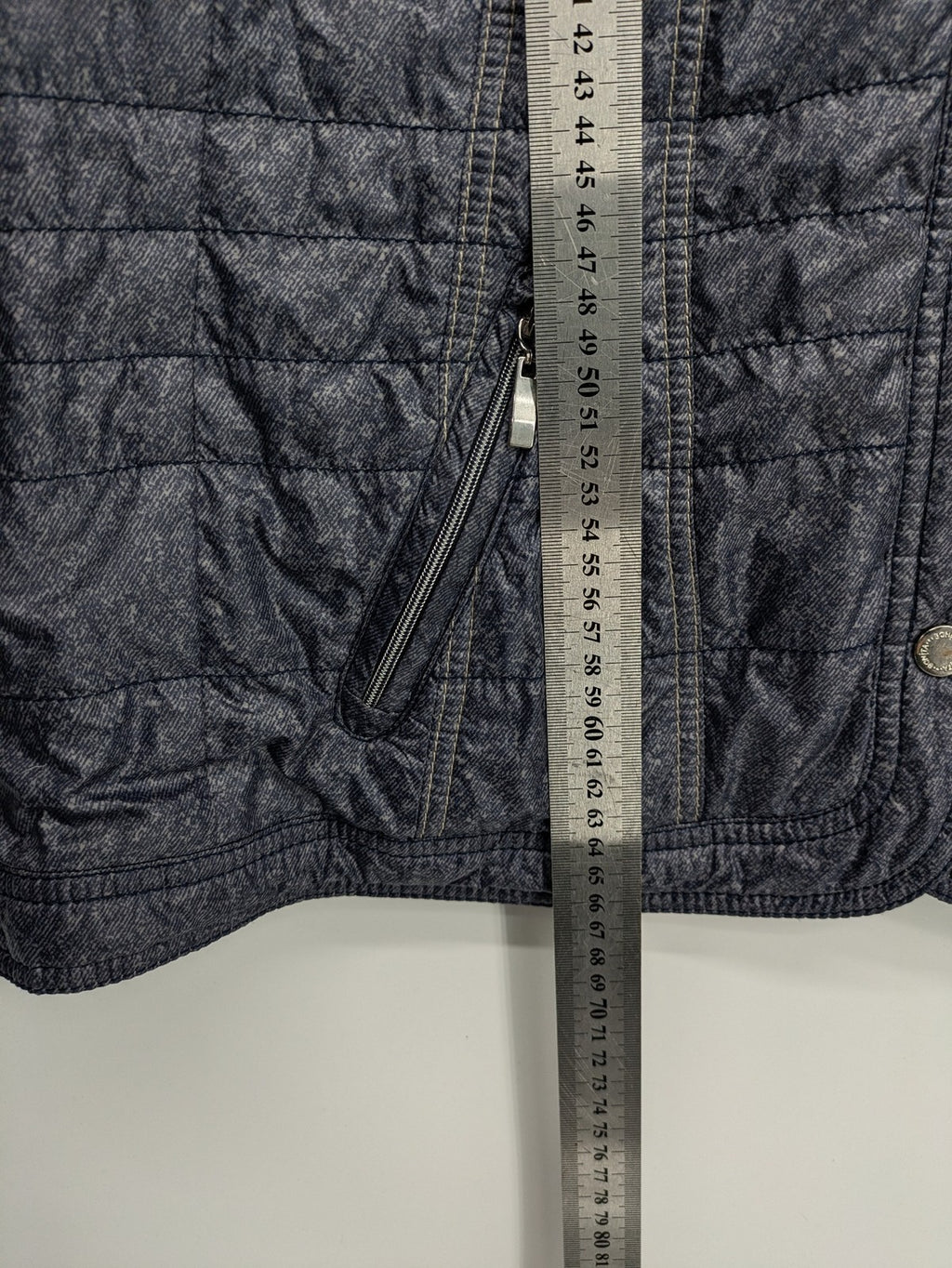 Bonita reversible jacket beige and blue, textured fabric, snap button closure.