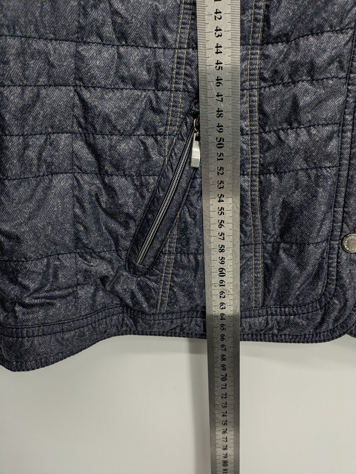 Bonita reversible jacket beige and blue, textured fabric, snap button closure.