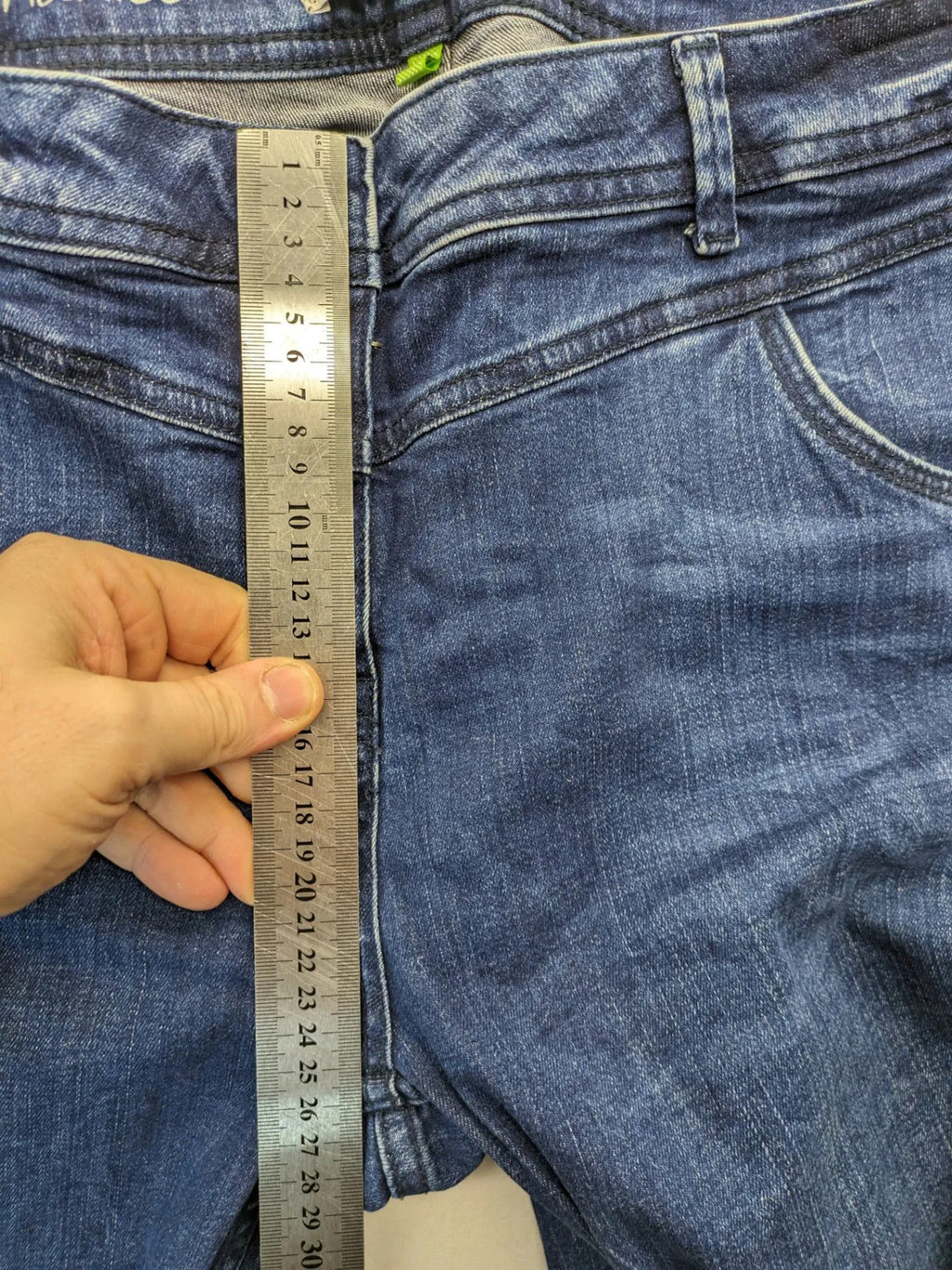 Cecil blue straight jeans with grey side stripe, five-pocket style, stretch denim.