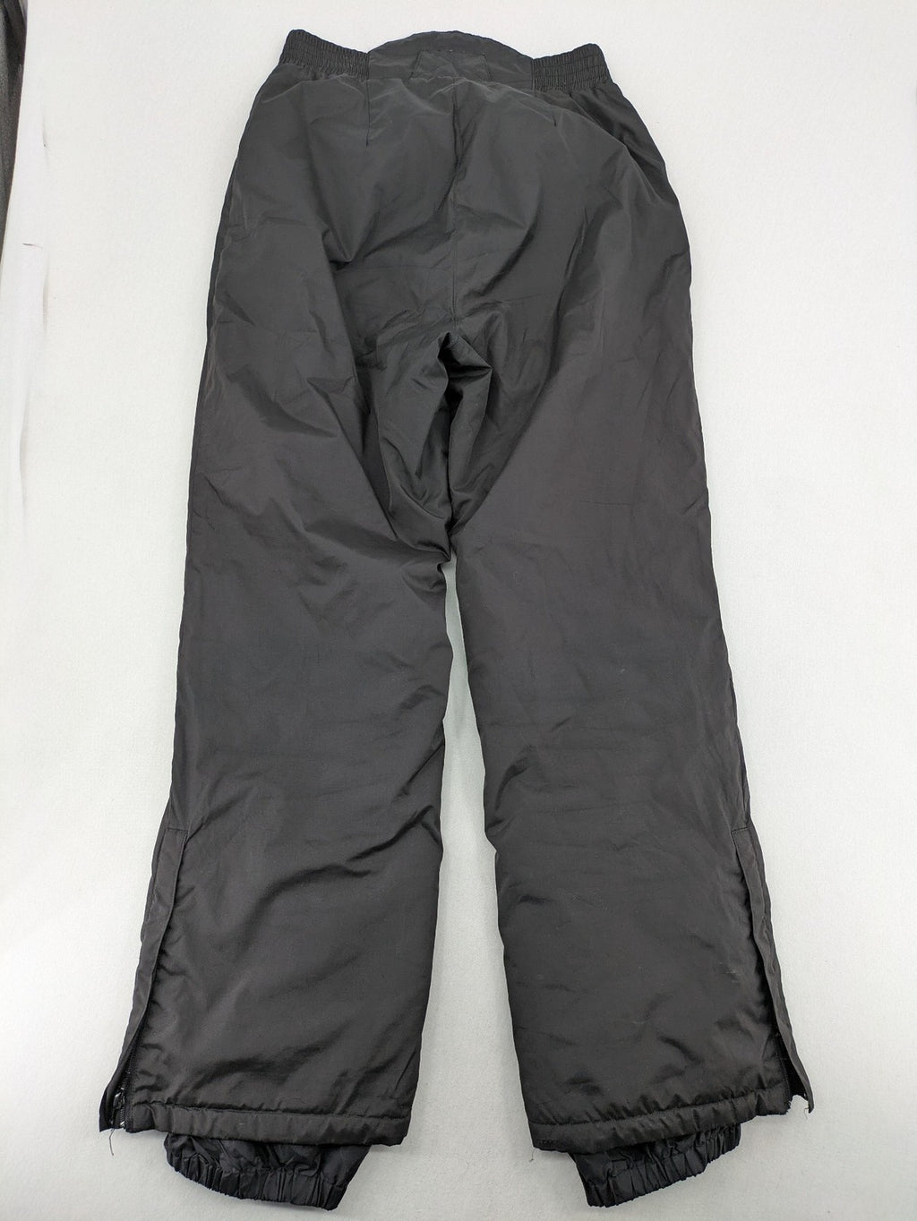 GEF black ski pants size 40, insulated, featuring zippered cuffs and snow gaiters.