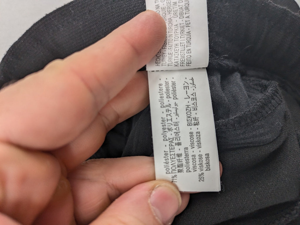 Zara black shorts with elastic drawstring, pleats, and rolled hem detail.