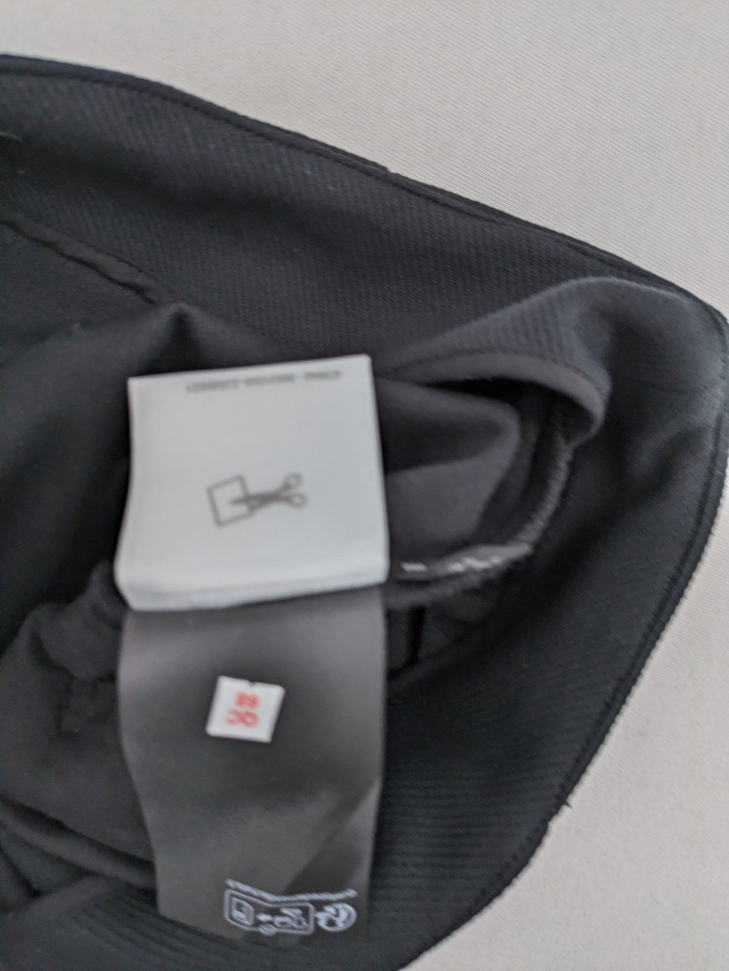C&A grey culotte pants with wide leg and original tags, stylish and versatile.