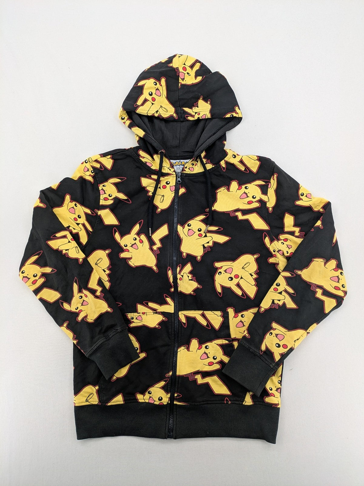 Herren black zip-through hoodie with vibrant Pikachu allover print and yellow lining.
