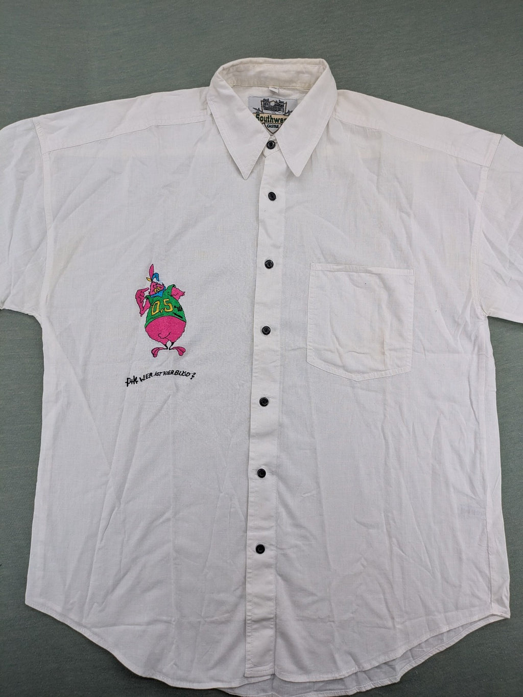 Southwest Castle vintage short-sleeve shirt white with colorful cartoon embroidery and German text.