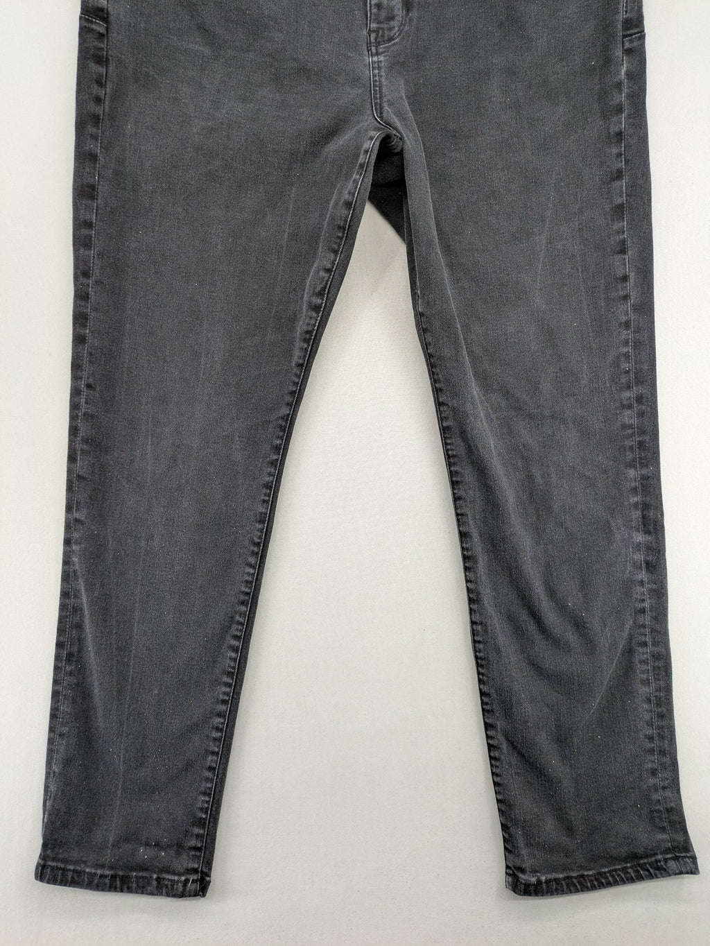 C&A grey straight jeans with Flex Shaping technology and classic 5-pocket design.