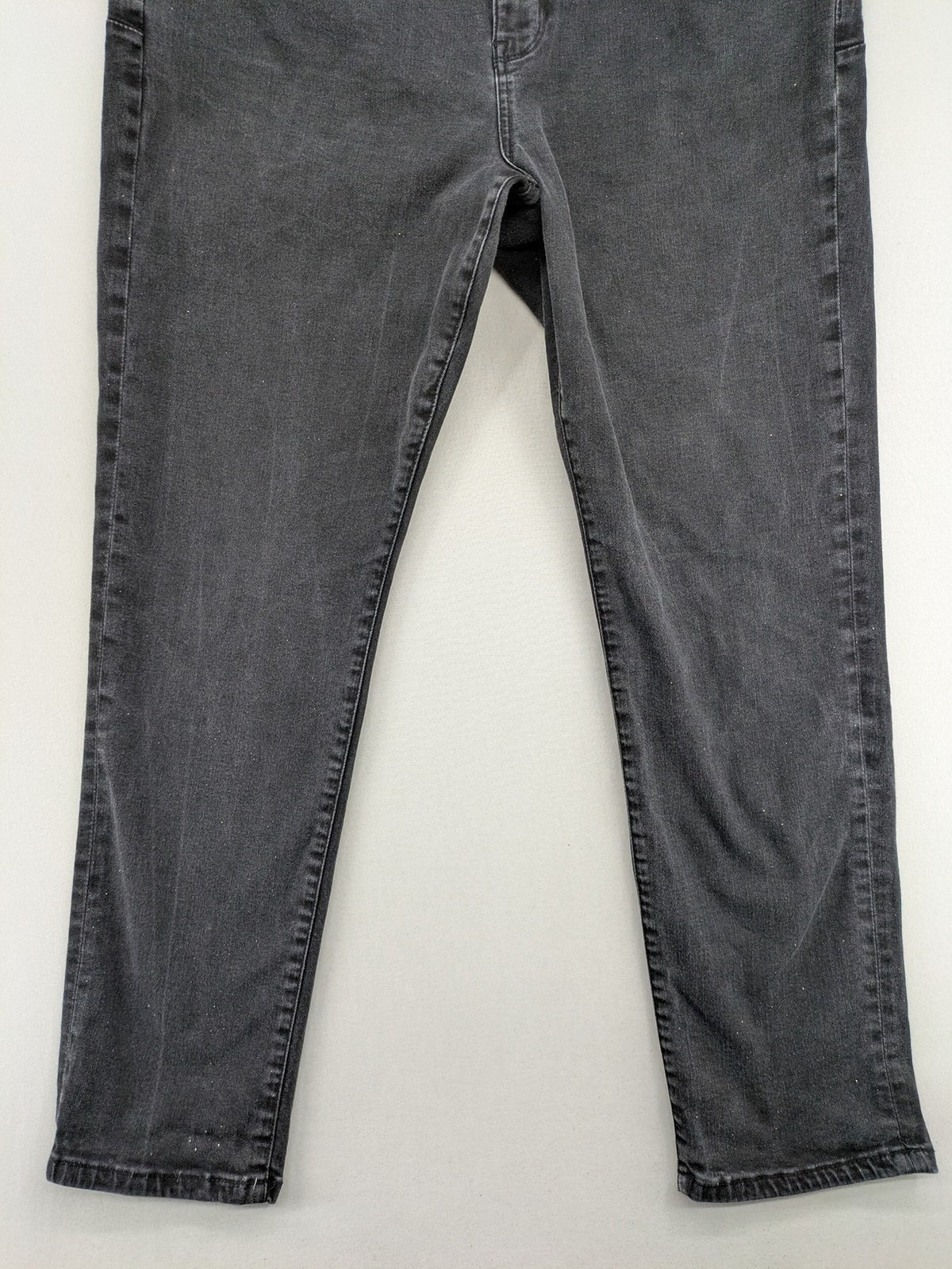 C&A grey straight jeans with Flex Shaping technology and classic 5-pocket design.