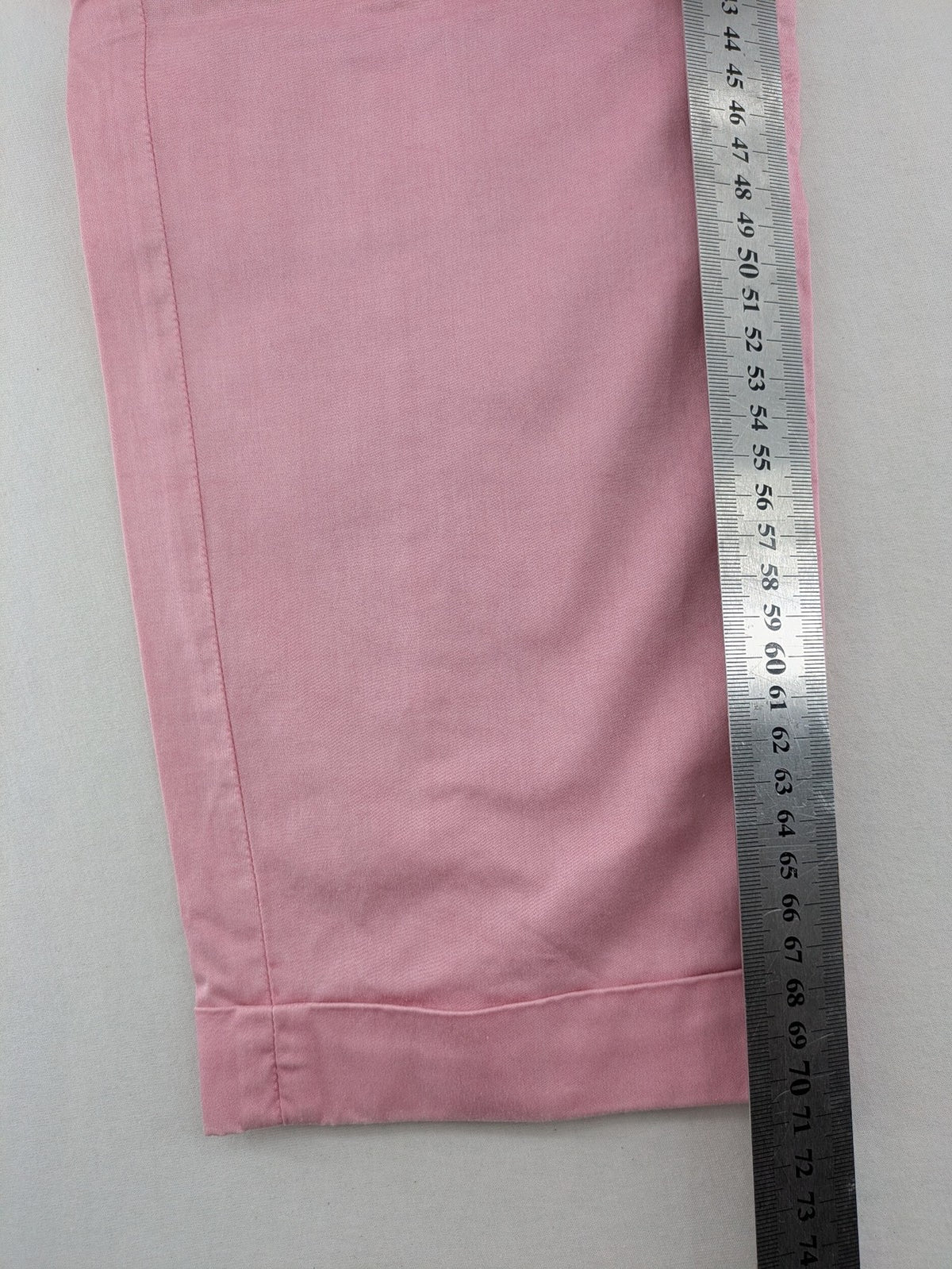 Raffaello Rossi pink pants 7/8 length with classic zip fly and soft stretch cotton.