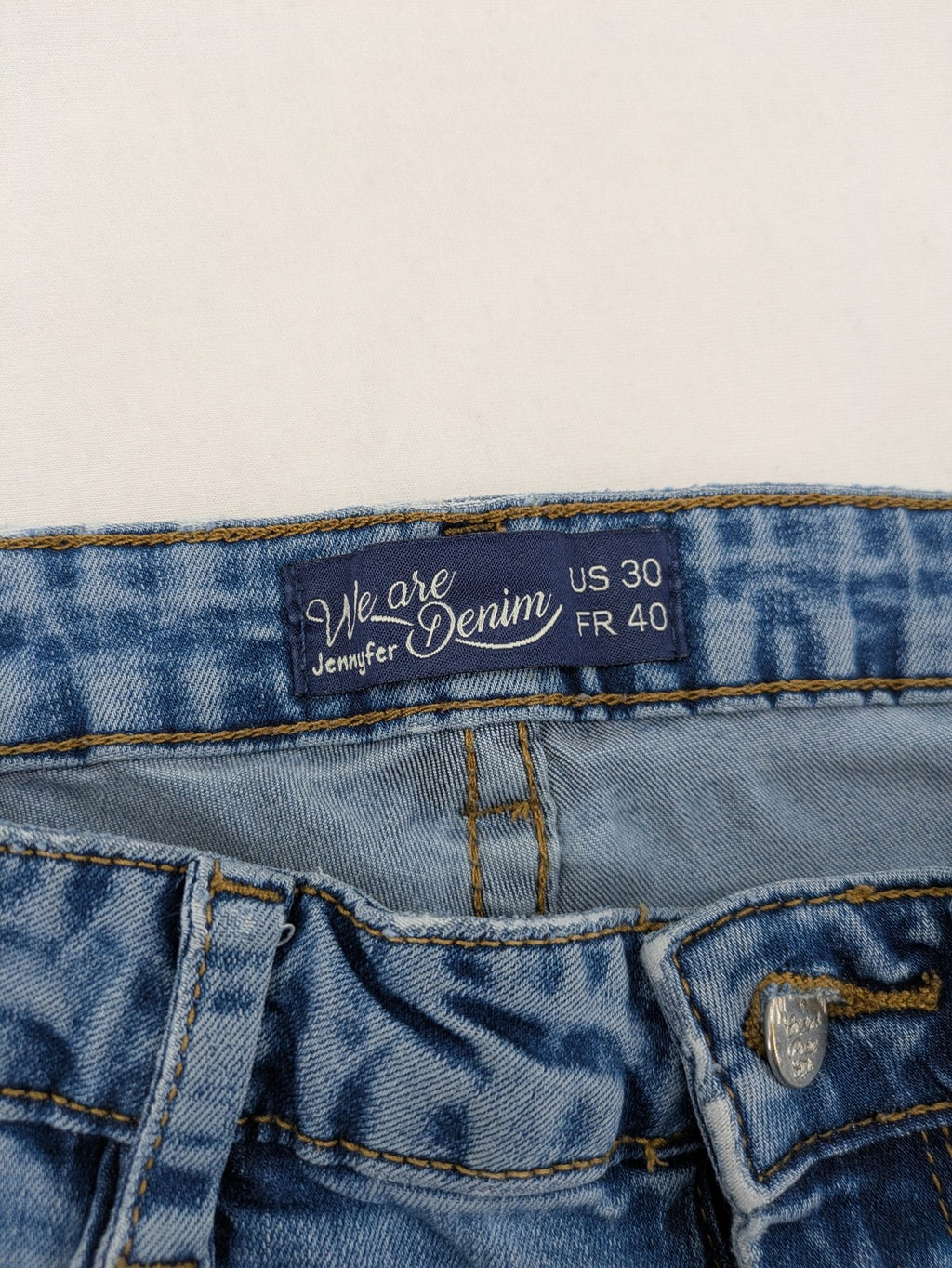 Jennyfer pink skinny jeans with distressed details and red rose embroidery on hips and knees.